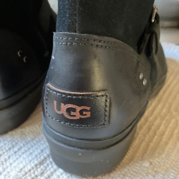 Nice Pair of UGG waterproof boots - Picture 7 of 13